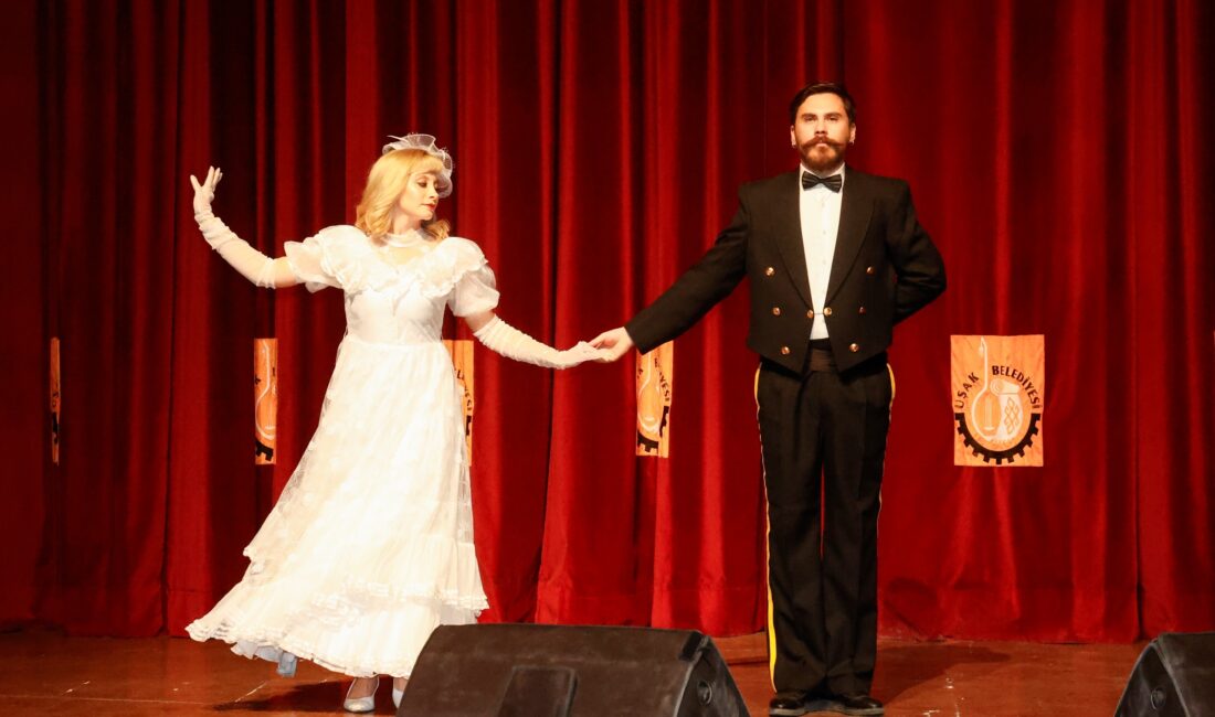 Bir Fotoğrafın Hikayesi: “Cumhuriyeti Biz Böyle Kazandık” Tanıtım Lansmanı AKM’de Gerçekleşti Bir Fotoğrafın Hikayesi: “Cumhuriyeti Biz Böyle Kazandık” Tanıtım Lansmanı AKM’de