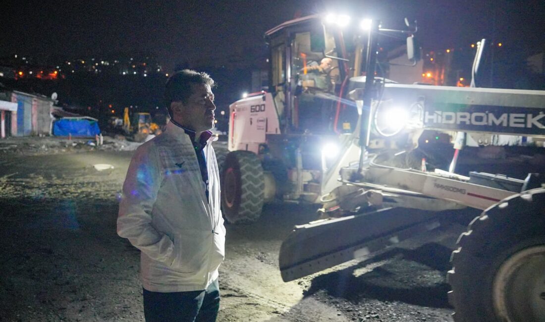 Ahmet Kaya, Değirmendere’deki Kavşak Çalışmasını Yakından Takip Ediyor Ortahisar Belediye Başkanı Ahmet Kaya, şehir trafiğini adeta kilitleyen Değirmendere’deki