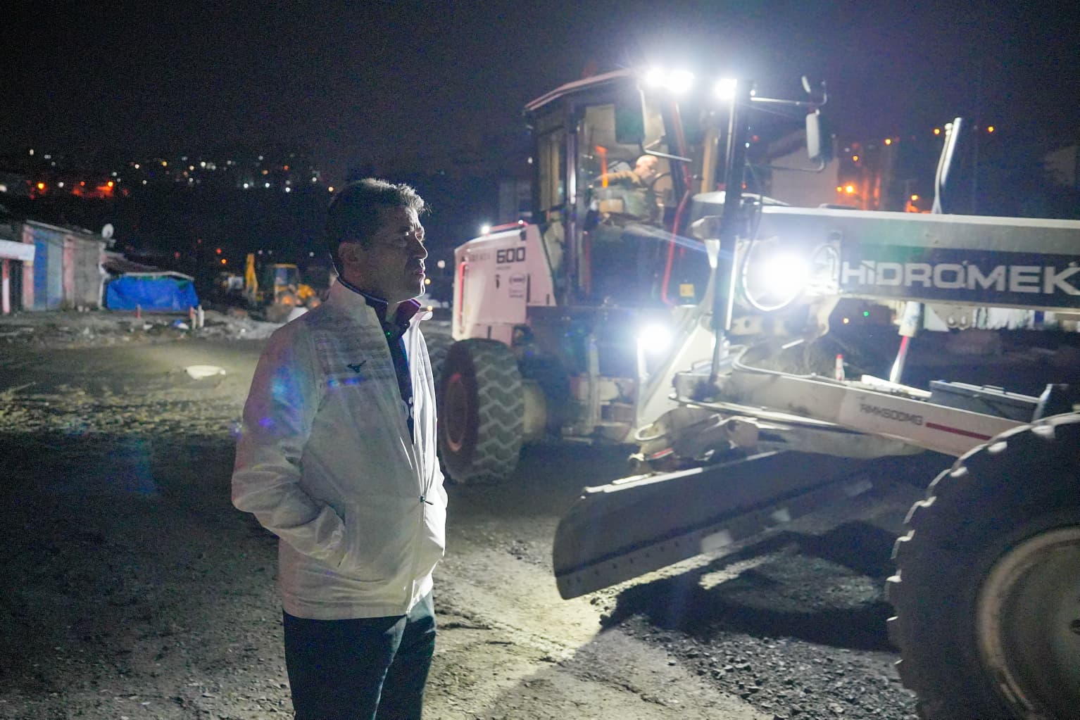 Ortahisar Belediye Başkanı Ahmet Kaya, şehir trafiğini adeta kilitleyen Değirmendere’deki