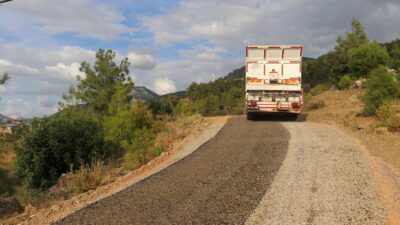 Aydıncık’ta Asfalt Seferberliği Sürüyor Gazipaşa Belediyesi Fen İşleri Müdürlüğü ekipleri,