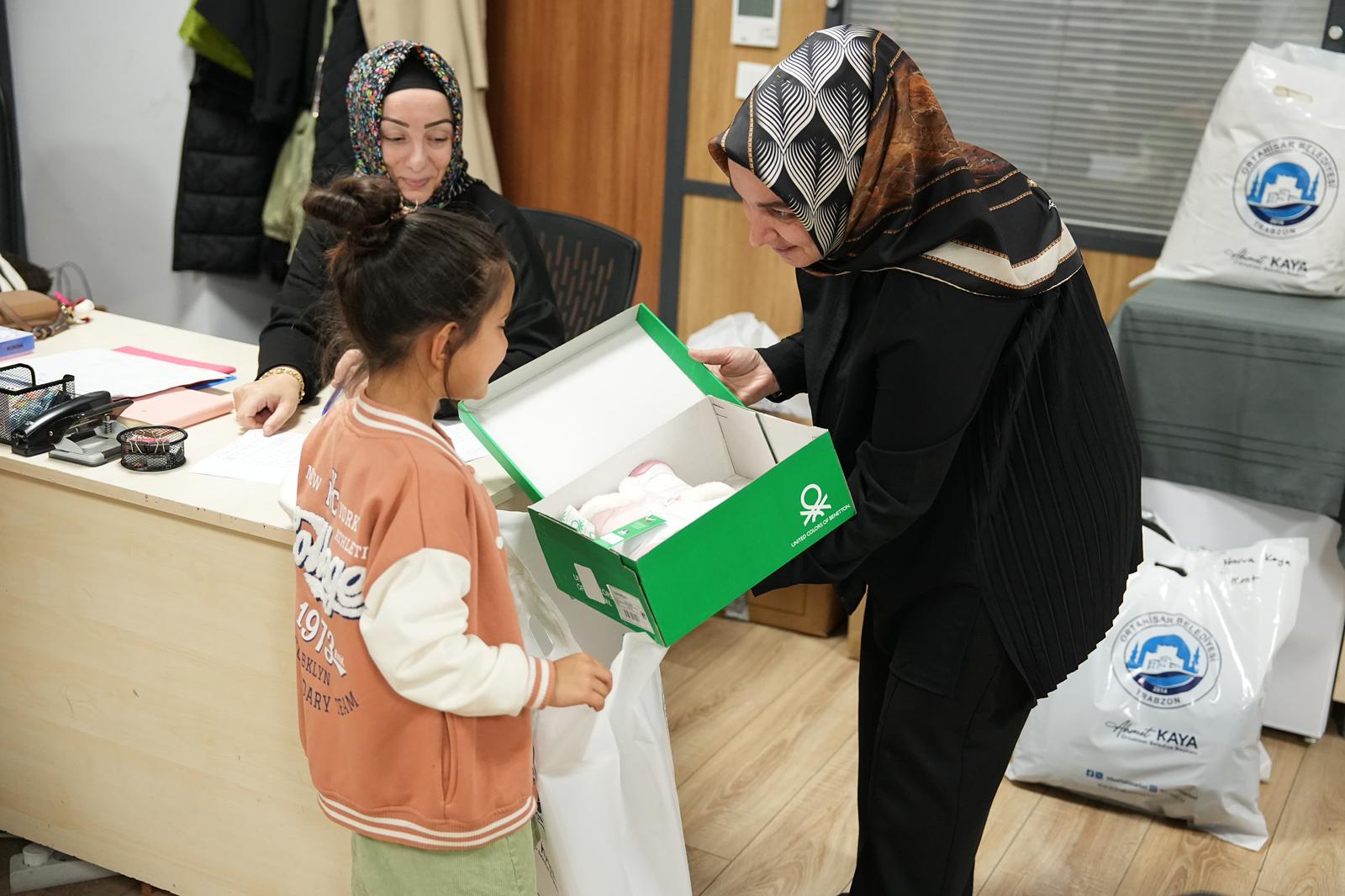 Ortahisar Belediyesi’nden Çocuklara Kışlık Mont Ve Bot Desteği Ortahisar Belediyesi,