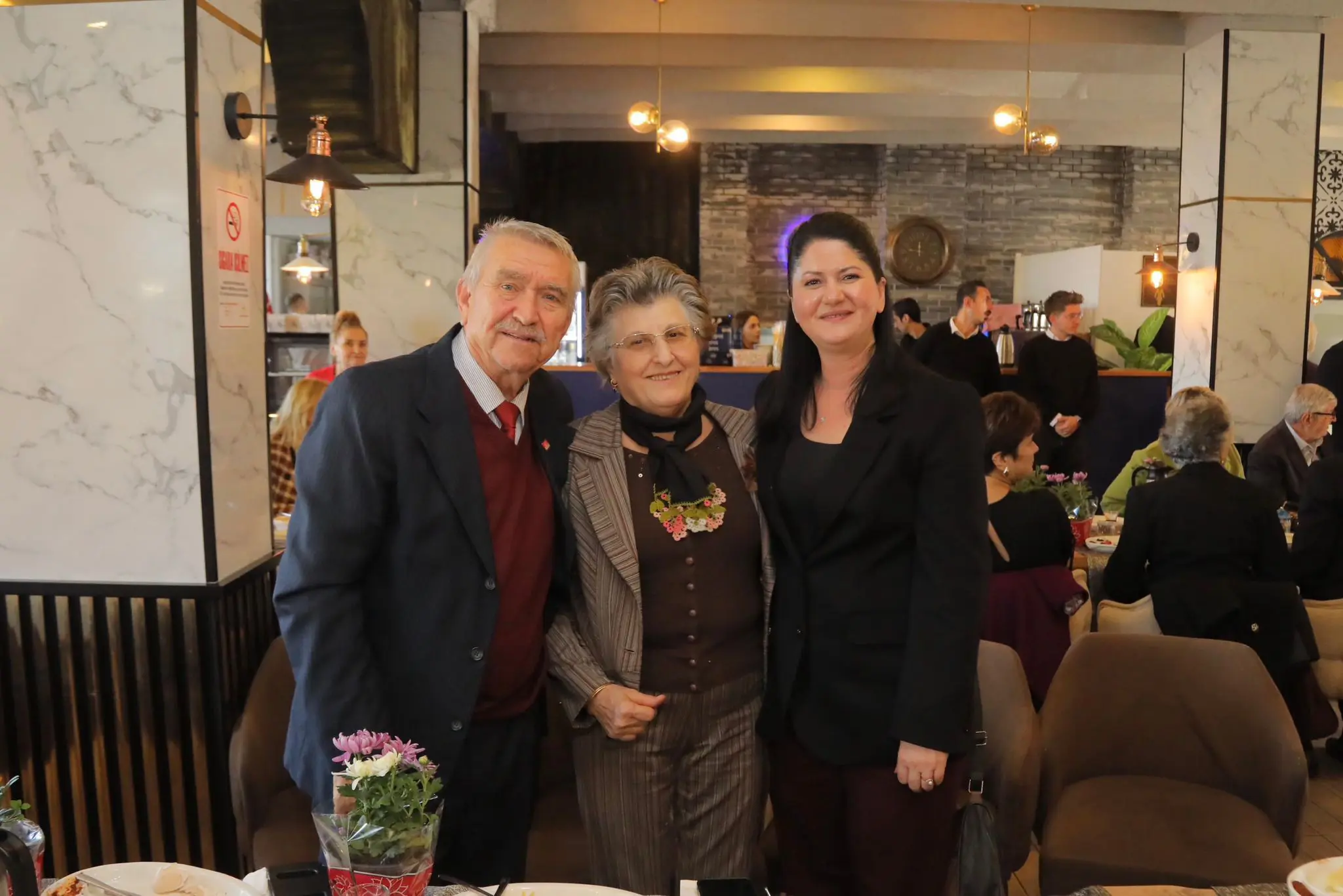 Filiz Gencan, Emekli Öğretmenlerle Bir Araya Geldi: “Sizler Bizim Yolumuzu