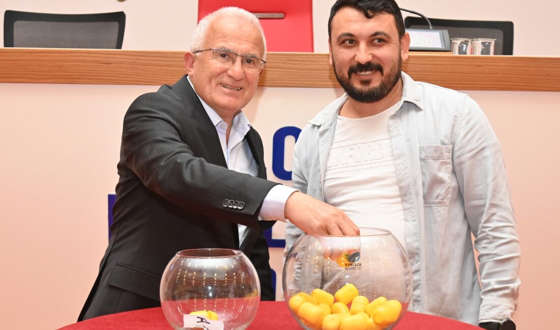 Kumluca Belediyesi Halı Saha Futbol Turnuvası Başlıyor! Kumluca Belediyesi Halı Saha Futbol Turnuvası Başlıyor! Kumluca Belediyesi’nin düzenlediği,