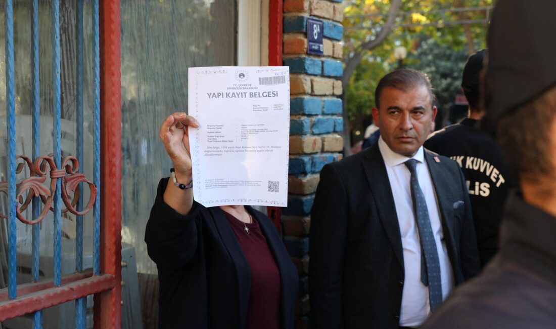 Hatice Gençay: “Didimlilere Zulmetmelerine İzin Vermiyoruz” Hatice Gençay, Büyükşehir’in Polis Eşliğinde Yaptığı Tahliye Girişimine Müdahale Etti