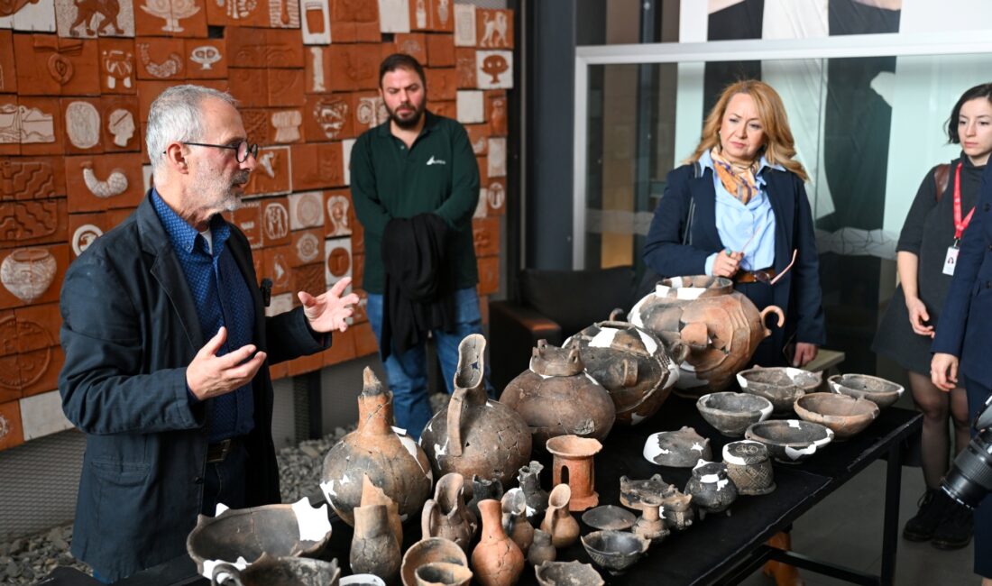 İzmir’in 8.500 Yıllık Kalbinde, Yeşilova ve Yassıtepe Höyükleri’nde Yeni Keşifler İzmir’in 8.500 Yıllık Kalbinde, Yeşilova ve Yassıtepe Höyükleri’nde Yeni Keşifler