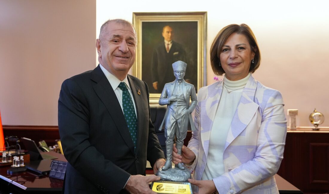 Zafer Partisi Genel Başkanı Ümit Özdağ’dan Ayşe Ünlüce’ye Ziyaret Zafer Partisi Genel Başkanı Ümit Özdağ’dan Ayşe Ünlüce’ye Ziyaret Zafer