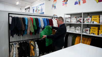 Kuşadası Belediyesi tarafından kentte yaşayan ihtiyaç sahibi ailelerin 3-12 yaş