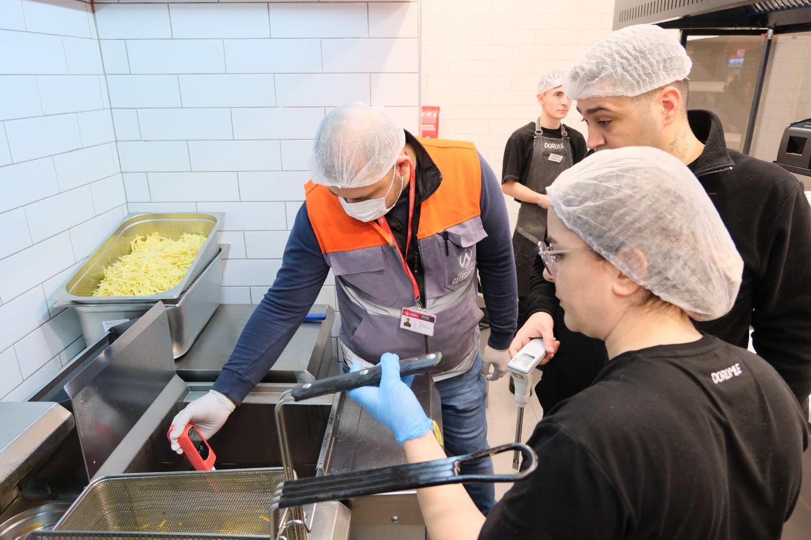 Altınordu Belediyesi Gıda İşletmelerini Denetledi Altınordu Belediyesi ekipleri, kentteki gıda