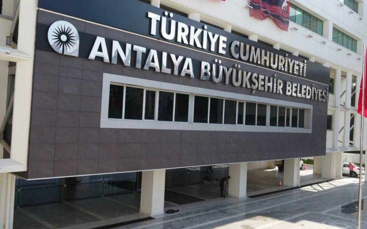 Antalya Büyükşehir Belediyesi’ne Yönelik 8. Dalga Operasyon: 8 Yeni Gözaltı