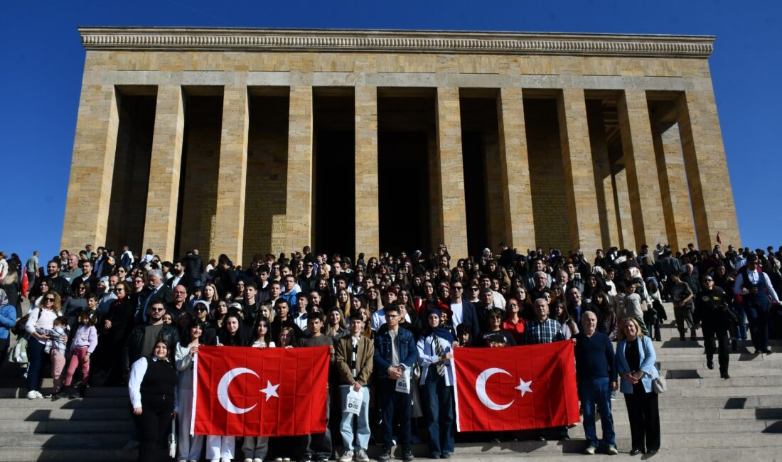 Balıkesirli Gençler Ata’nın Huzurunda Balıkesir Büyükşehir Belediyesi Gençlik Merkezlerindeki öğrenciler tarafından Ulu Önder'imiz Gazi