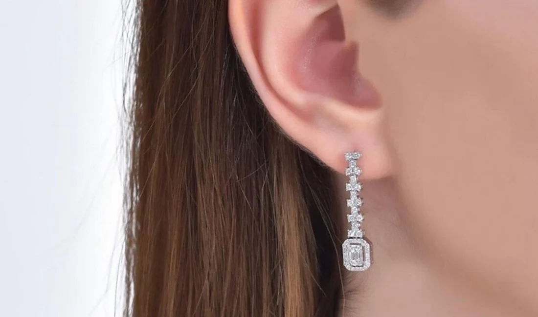 Baroni Diamond Pırlanta Küpeleriyle Işıltının En Zarif Hali Zarafetin en sade ama en etkileyici yansıması olan pırlanta küpe,