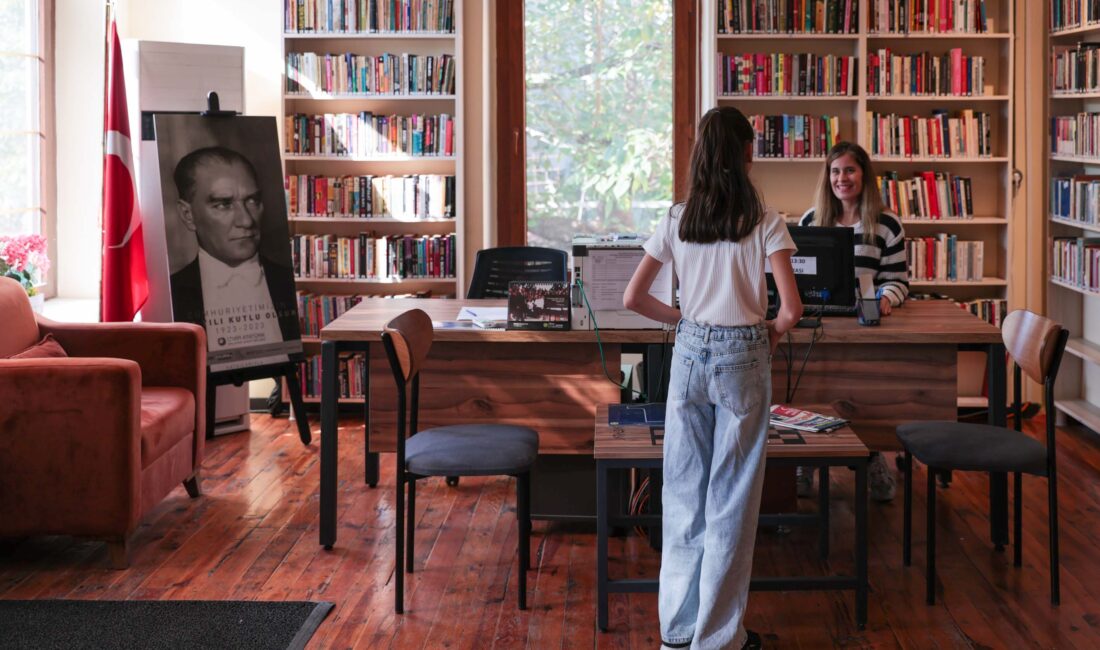 Cumhuriyet Kütüphanesi geleceği aydınlatıyor.