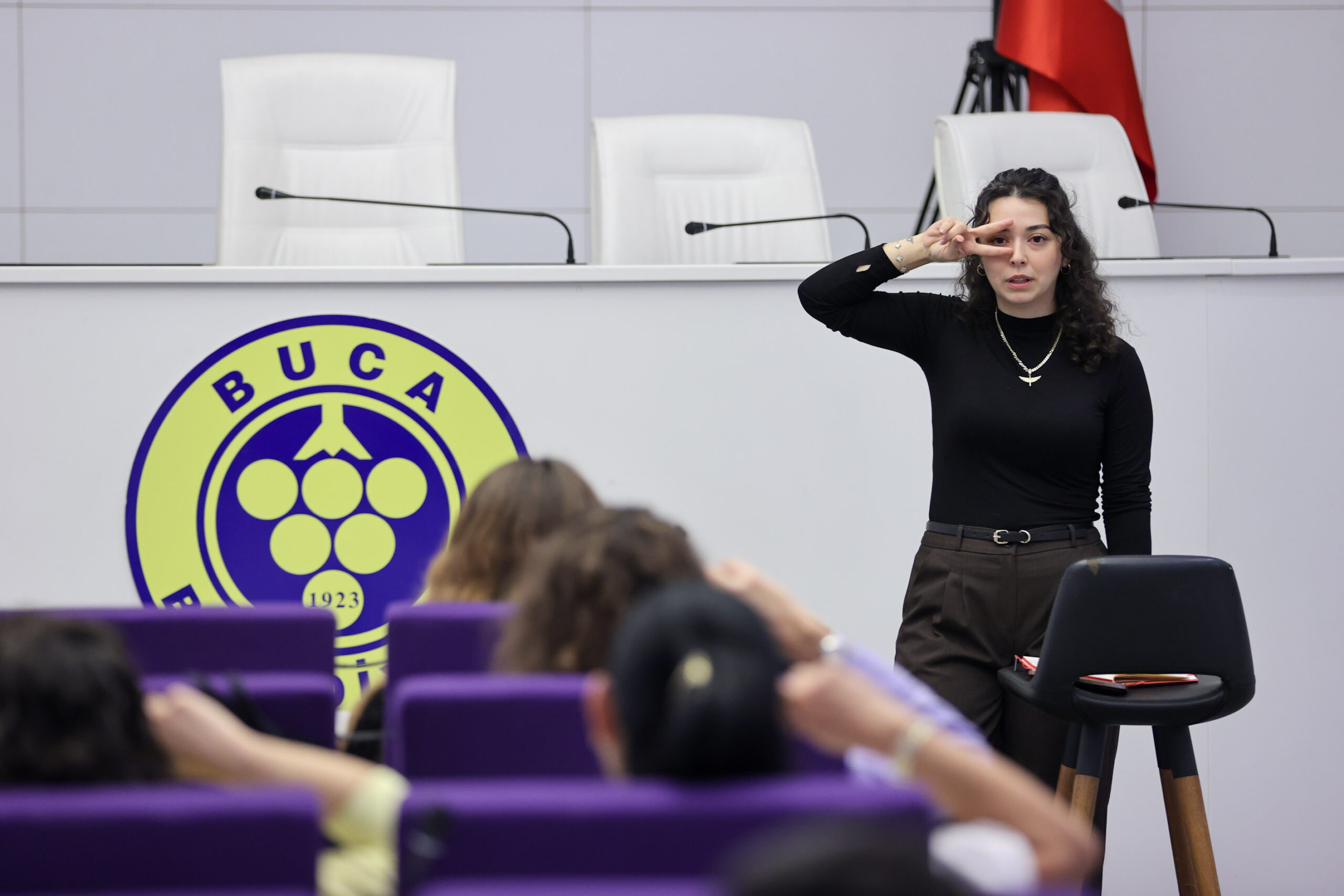 Buca Belediyesi’nden Engelsiz Hizmet İçin Önemli Adım: Çalışanlarına İşaret Dili