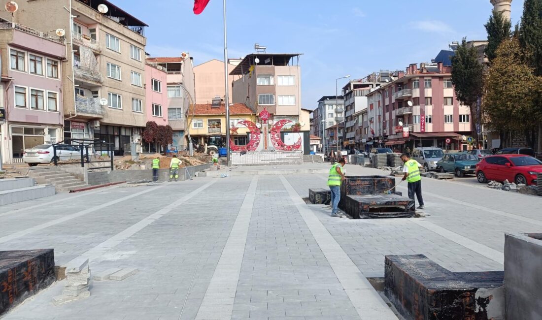 Balıkesir Büyükşehir ile Dursunbey’in çehresi güzelleşiyor Balıkesir Büyükşehir Belediye Başkanı Ahmet Akın tarafından Dursunbey’e kazandırılan modern