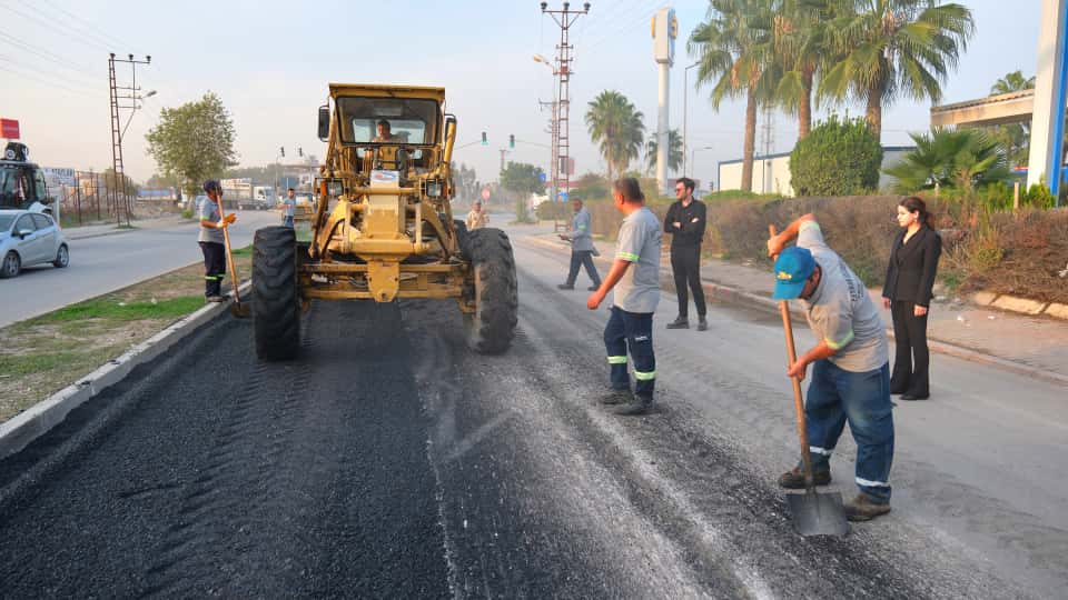 Ceyhan Belediyesi’nden Yol Onarım Seferberliği Ceyhan Belediyesi, ilçe genelinde başlattığı