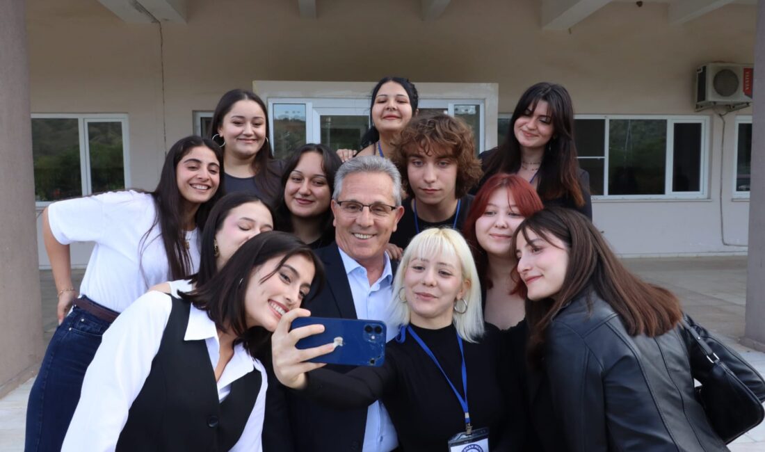 Nazilli Belediye Başkanı Ertuğrul Tetik Üniversite Öğrencileri İle Buluştu Nazilli Belediye Başkanı Ertuğrul Tetik Üniversite Öğrencileri İle Buluştu Nazilli