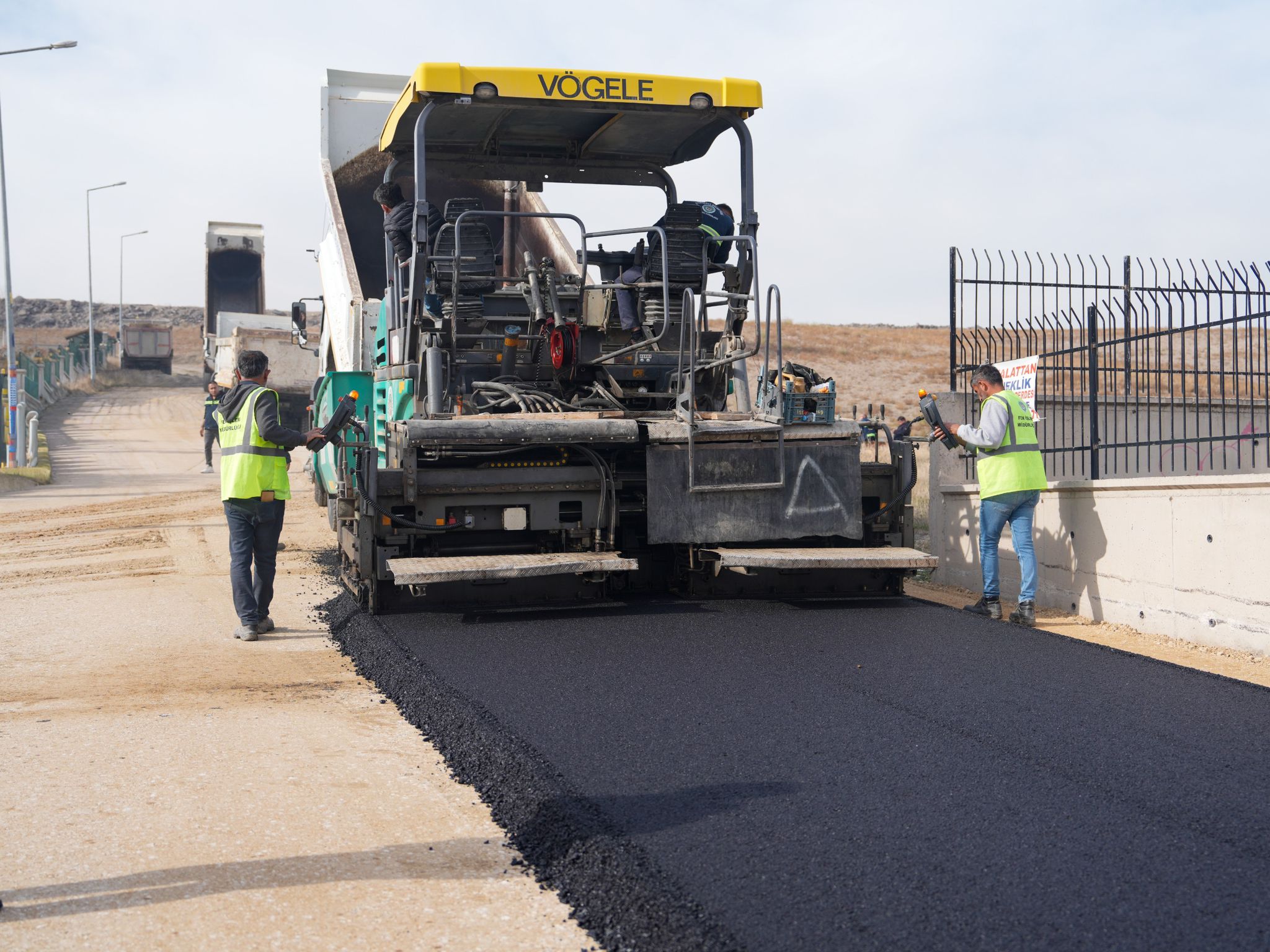 Etimesgut Ayyıldız Mahallesi’nde Yollar Yenilendi Etimesgut Belediyesi, ilçe genelindeki yol