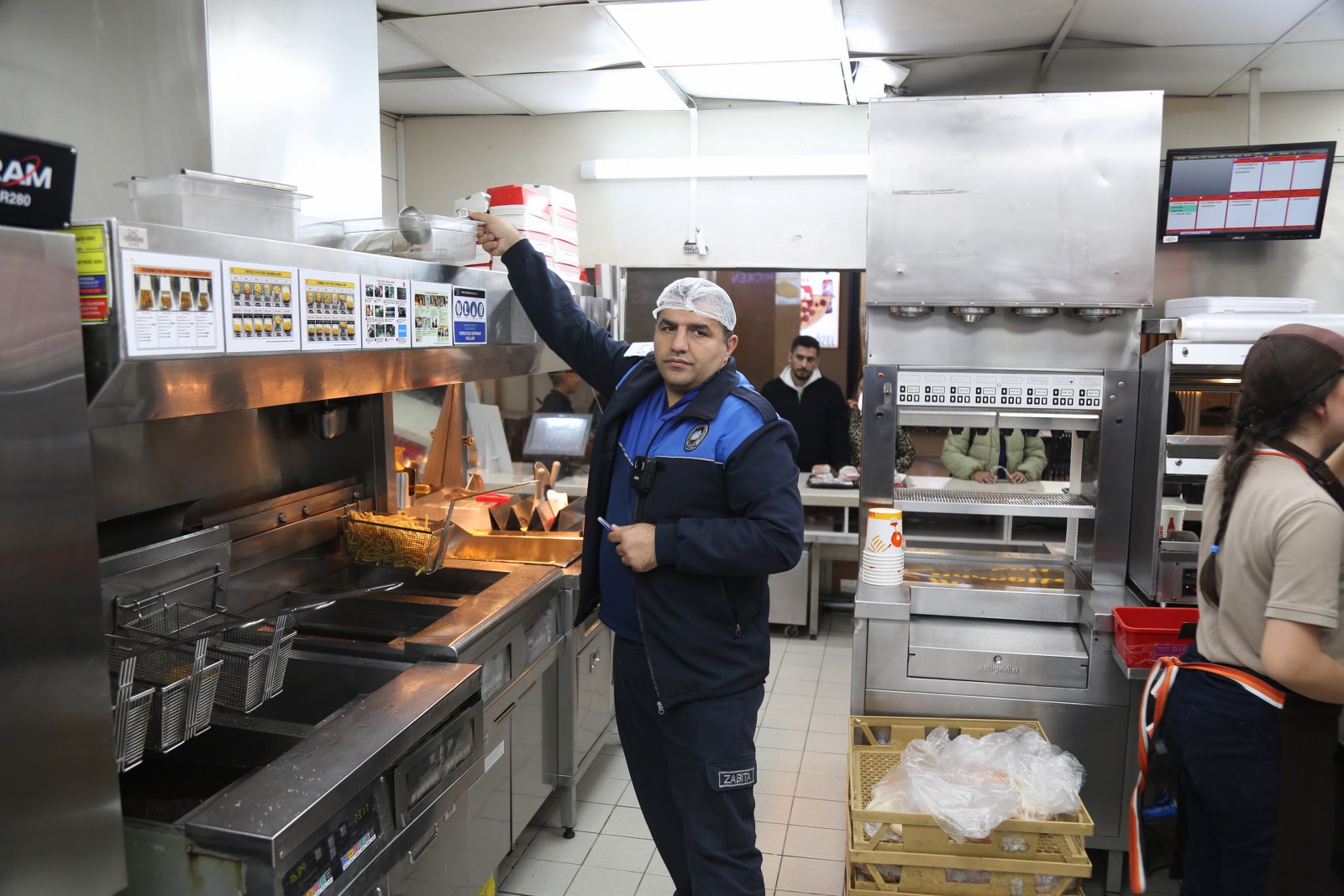 İstanbul'daki art arda yaşanan gıda zehirlenmesi olaylarının ardından Eyüpsultan Belediyesi