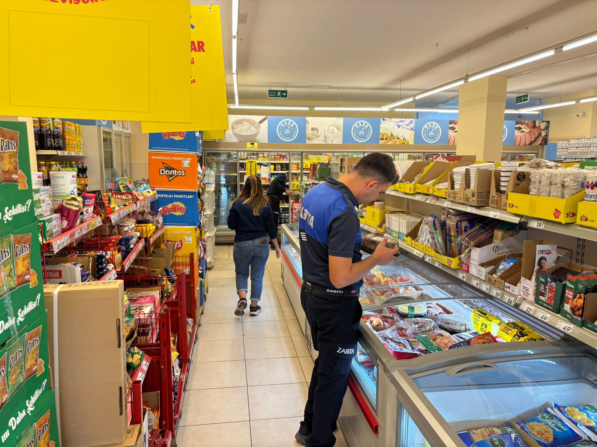 Gazipaşa’da Zabıtadan Marketlere Sıkı Takip Gazipaşa Belediyesi Zabıta Müdürlüğü ekipleri,