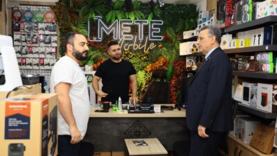 Esnaf ve vatandaş buluşmalarına devam eden İlkadım Belediye Başkanı İhsan