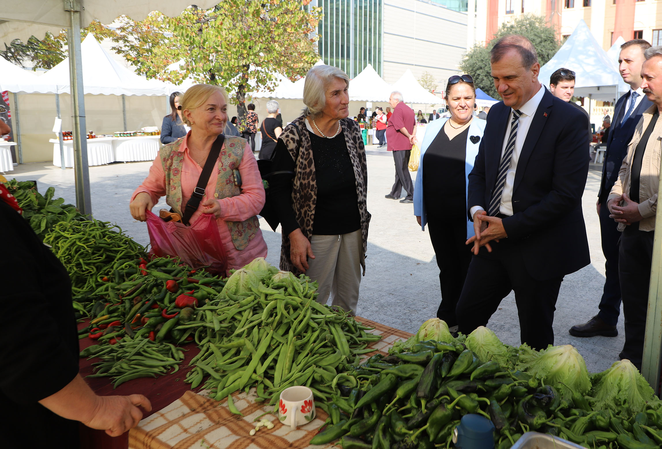 Büyükçekmece’de “Üreticiden Tüketiciye Kışa Merhaba Pazarı” Açıldı Doğanın bereketi ile