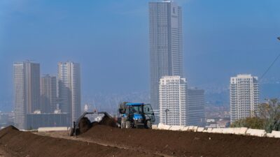 İzmir Büyükşehir’in Yeşil Atıkları Kompost Gübreye Dönüşüyor İzmir Büyükşehir Belediyesi,