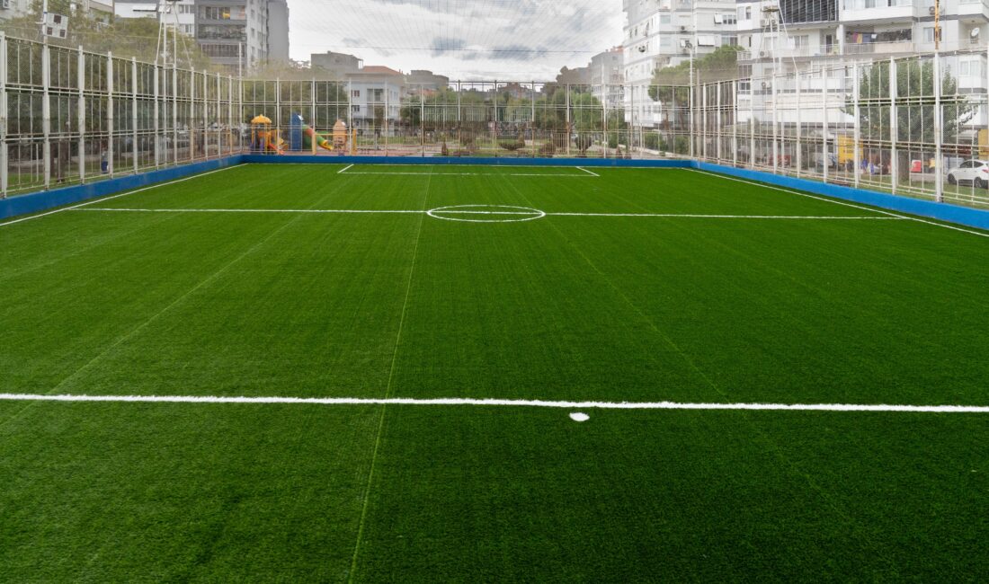 İzmir Büyükşehir’den Gençlere Beş Yeni Halı Saha İzmir Büyükşehir’den Gençlere Beş Yeni Halı Saha Sporu kentin dört