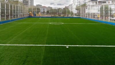 İzmir Büyükşehir’den Gençlere Beş Yeni Halı Saha Sporu kentin dört