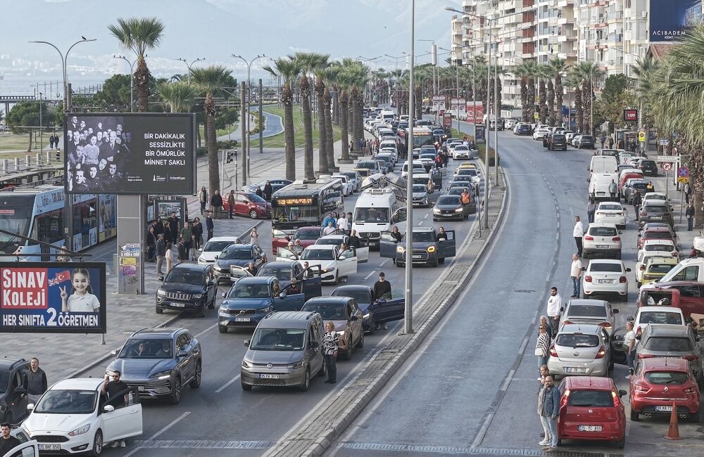 Karşıyaka Tek Yürek Oldu, Ata’ya Selam Durdu! Karşıyaka Belediyesi tarafından Ulu Önder Atatürk’ün sonsuzluğa uğurlanışının 87. yılı