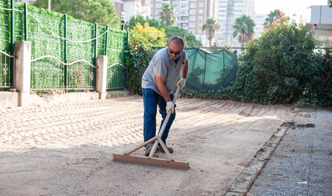 Karşıyaka’da Okul Çevrelerinde Yol Bakım Çalışması Karşıyaka’da Okul Çevrelerinde Yol Bakım Çalışması Karşıyaka Belediyesi, ara tatil