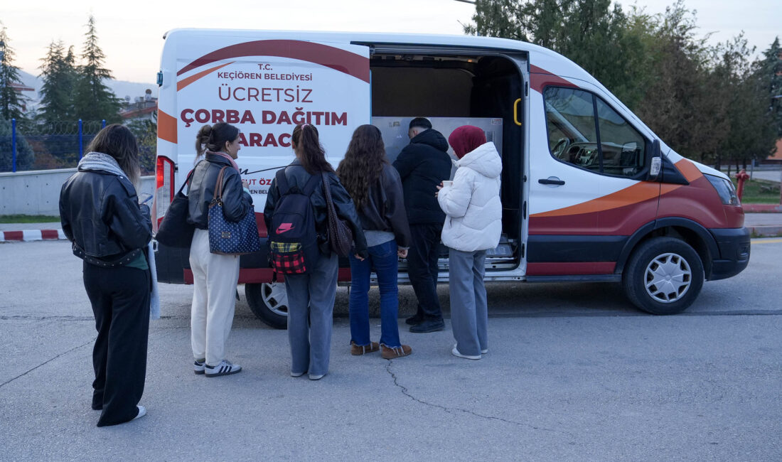 Keçiören Belediyesi’nden Vatandaşa Sıcak Çorba İkramı Keçiören Belediyesi, soğuk havaların