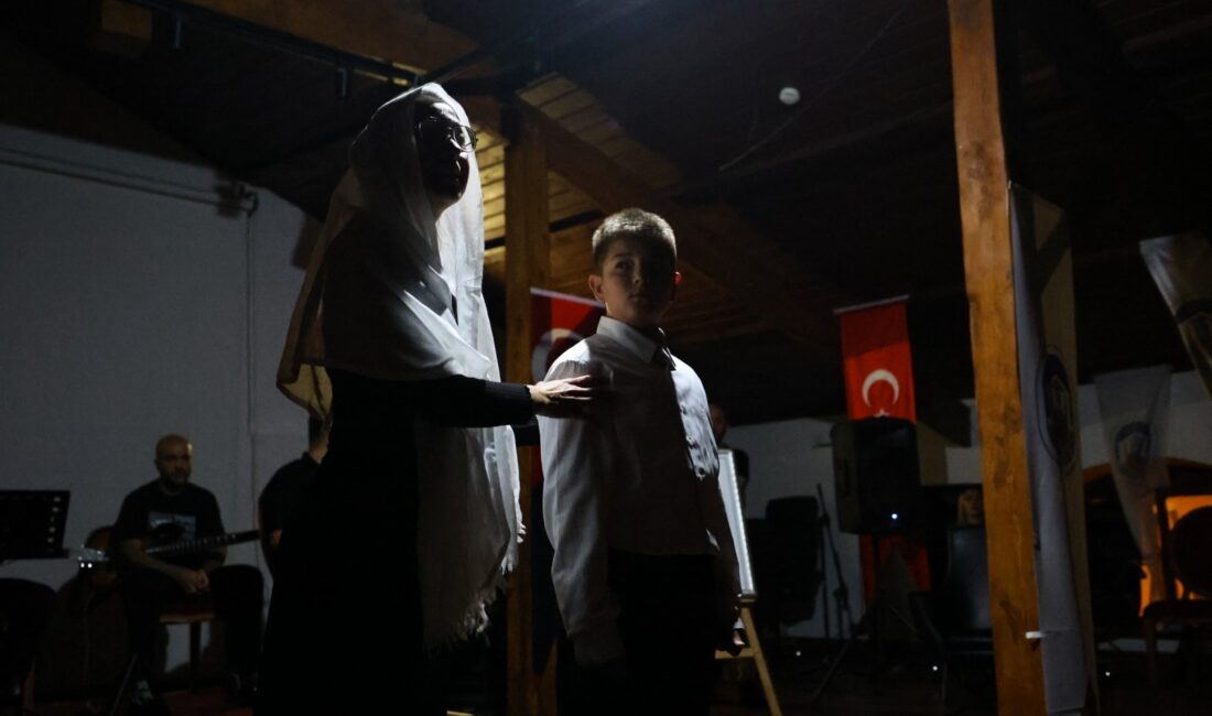 Atatürk, Efes Selçuk’ta Şarkılar Ve Şiirlerle Anıldı Gazi Mustafa Kemal