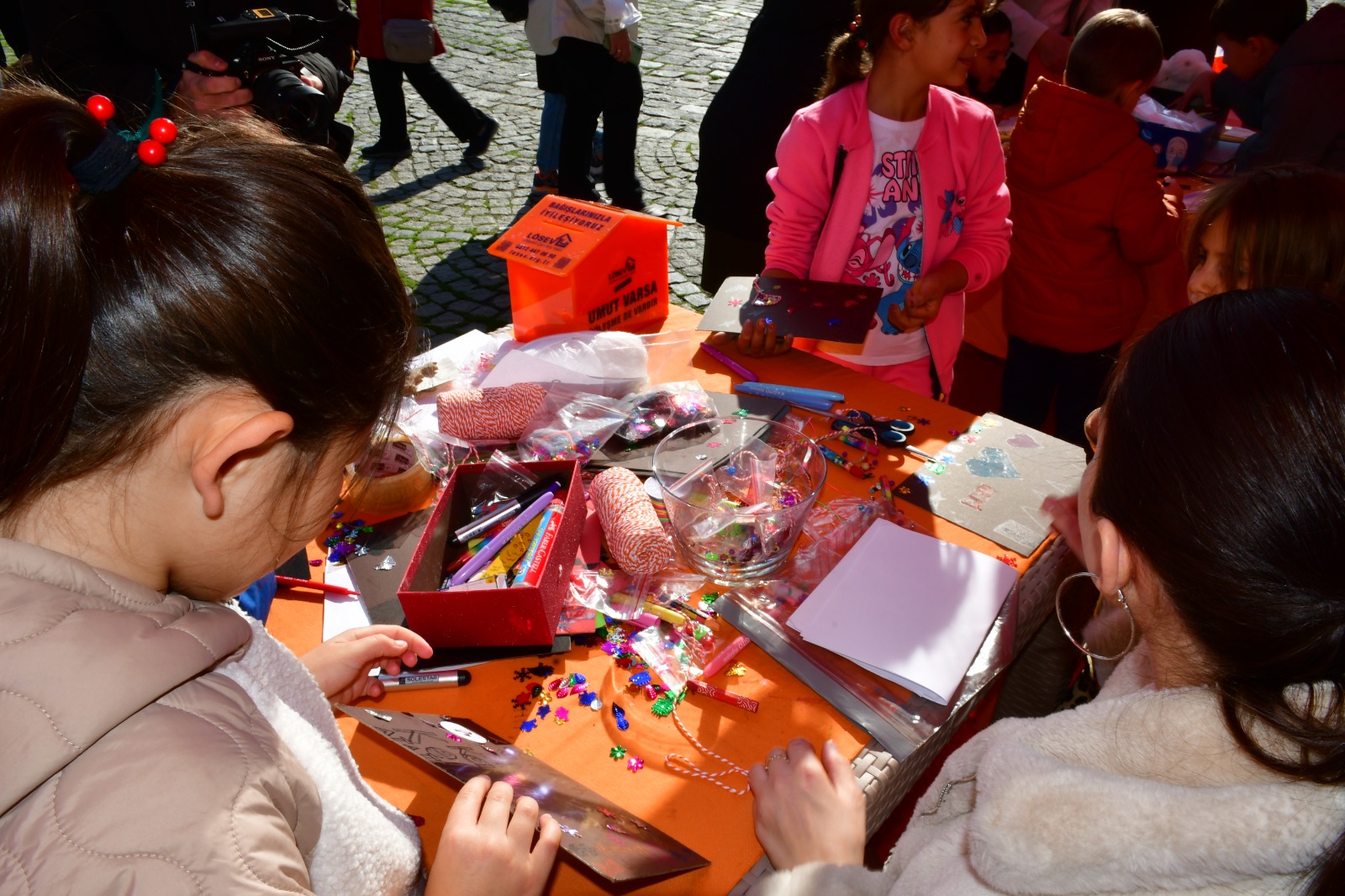 Kongre Meydanı 2-8 Kasım Lösemili Çocuklar Haftası çerçevesinde LÖSEV'in farkındalık