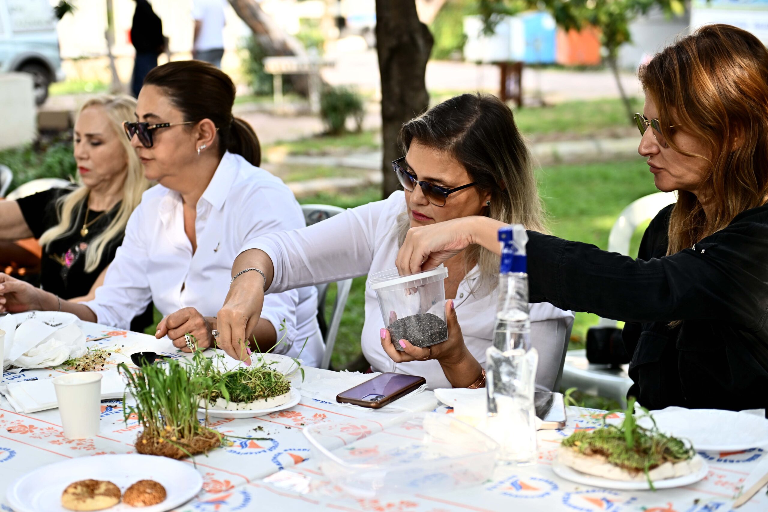 Muratpaşa Belediyesi’nden ‘Mikro Yeşillik Atölyesi’ Antalya Muratpaşa Belediyesi, sağlıklı yaşam