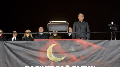 Özgür Özel: “Cesaretiniz Varsa Yargılamaları Canlı Yayınlayın, Millet Haklıyı Da