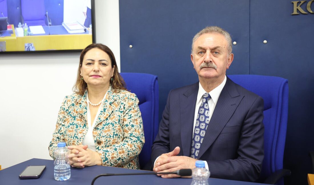 Müzeyyen Şevkin: Bütçede Yoksuldan Alınıp Sermayeye Transfer Ediliyor Müzeyyen Şevkin: Bütçede Yoksuldan Alınıp Sermayeye Transfer Ediliyor CHP Adana