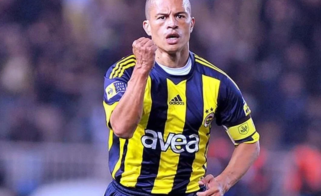 Süper Lig Efsaneleri: Popescu, Alex, Hagi… O Yabancı Yıldızlar Futbolu Bıraktıktan Sonra Ne İş Yapıyor? Kramponları Astılar, Patron Oldular! Süper Lig'e Damga Vuran Yerli ve