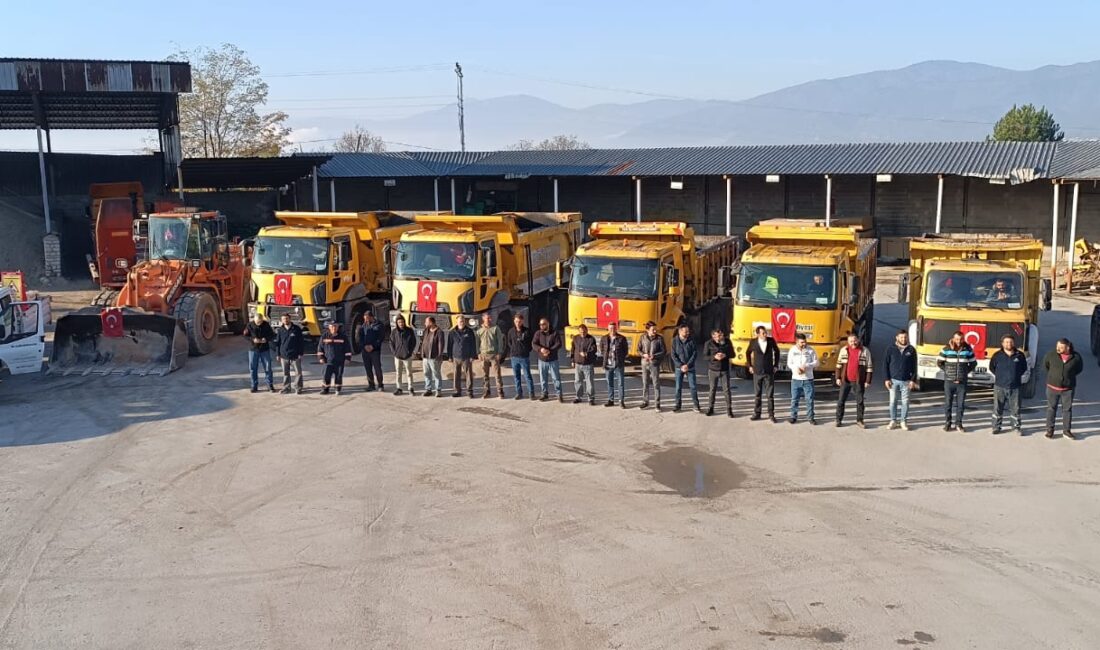 Safranbolu Belediyesi’nde İşçiler Kornalarla Minikler Karanfillerle Atatürk’ü Andı Türkiye Cumhuriyeti’nin