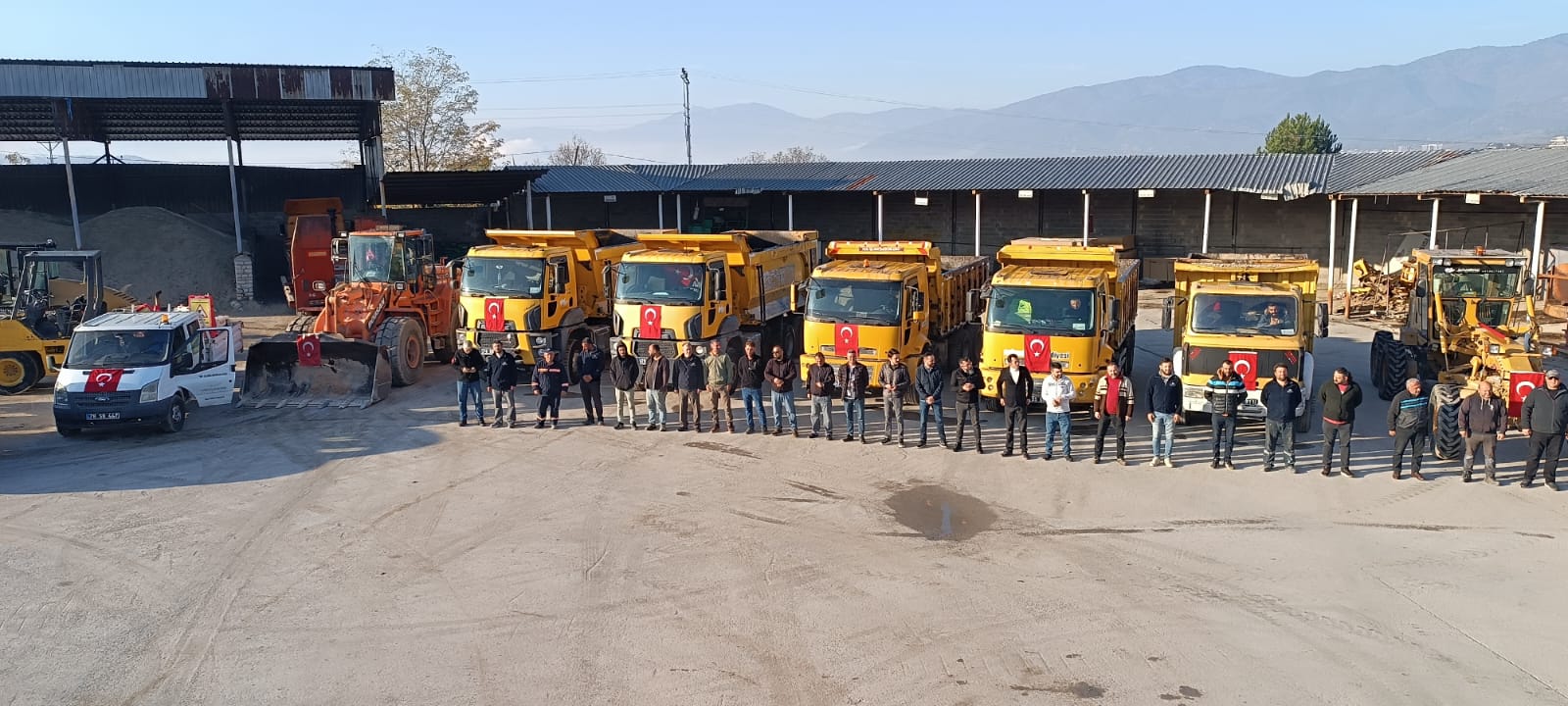 Safranbolu Belediyesi’nde İşçiler Kornalarla Minikler Karanfillerle Atatürk’ü Andı Türkiye Cumhuriyeti’nin