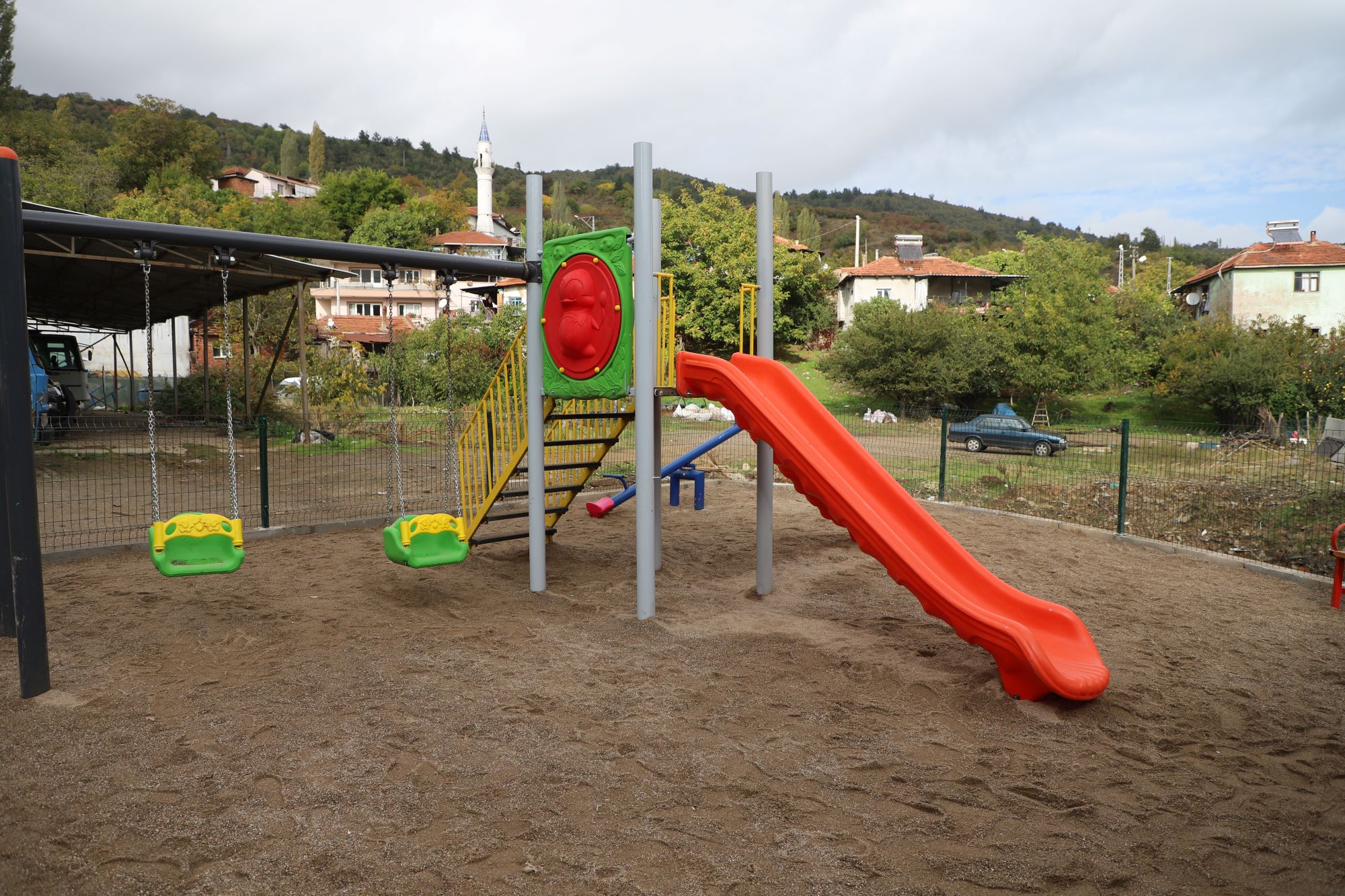 Turgutlu Belediyesi Park ve Bahçeler Müdürlüğü Ekipleri Yoğun Çalışma İçerisinde