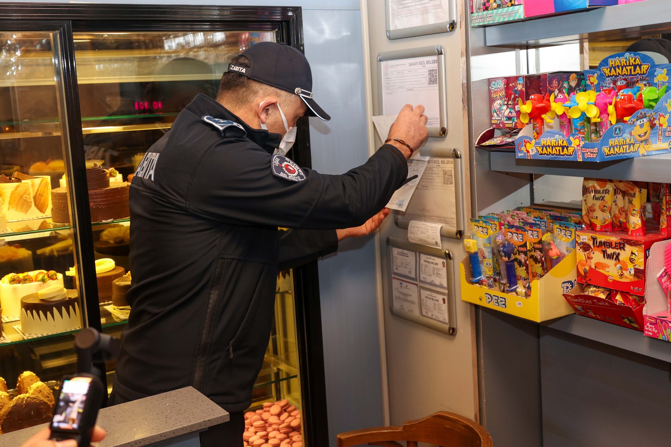 Uşak Belediyesi Zabıta Müdürlüğü Ekipleri Unlu Mamuller Üreten İş Yerlerini