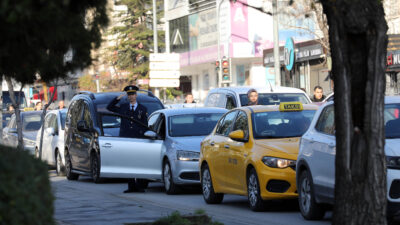 Yenimahalle’de Saat 09.05’de Hayat Durdu Yenimahalleliler, Türkiye Cumhuriyeti’nin kurucusu Gazi