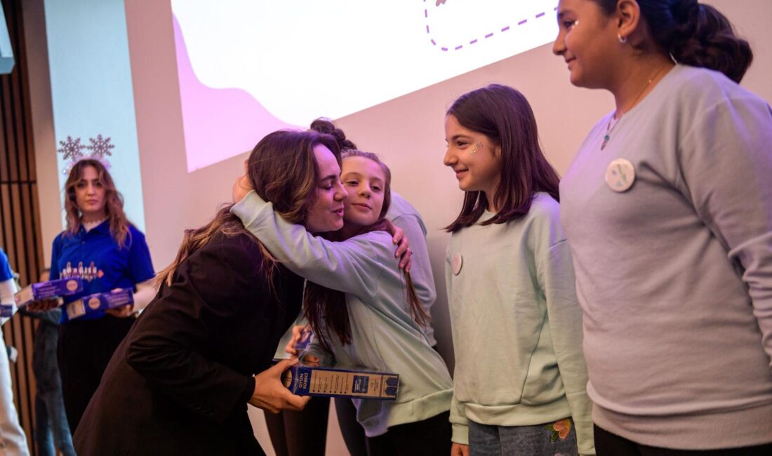 Geleceğin mühendis kızları, yaratıcılığı teknolojiyle