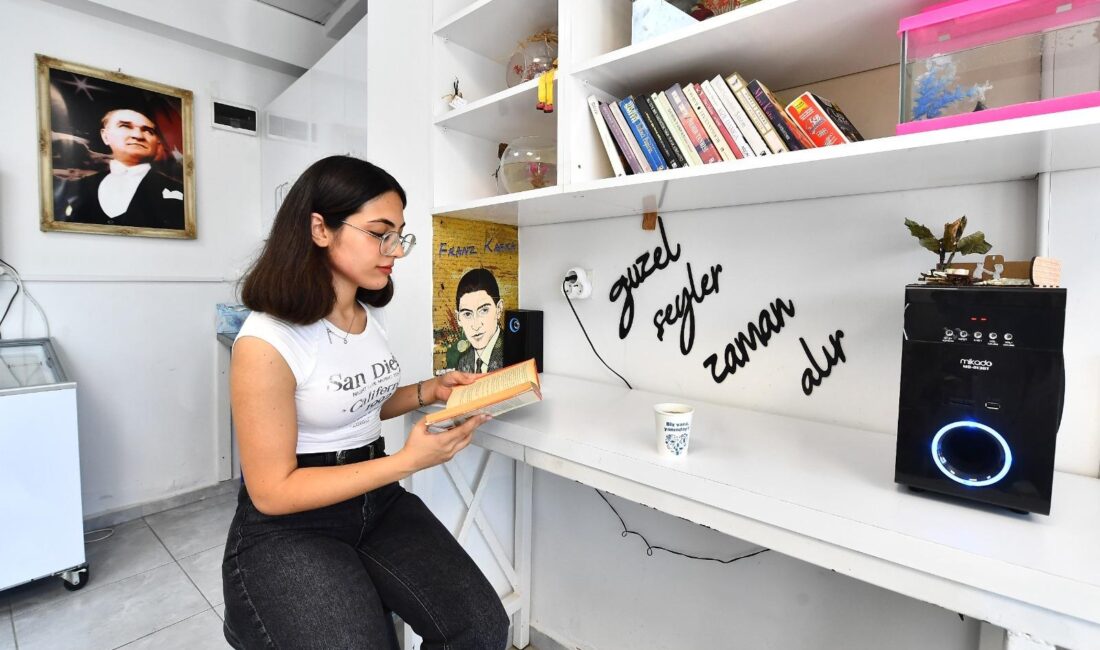 İzmir Büyükşehir öğrencinin yanında Okul öncesinden üniversiteye kadar uzanan desteklerle İzmir Büyükşehir Belediyesi, çocukların