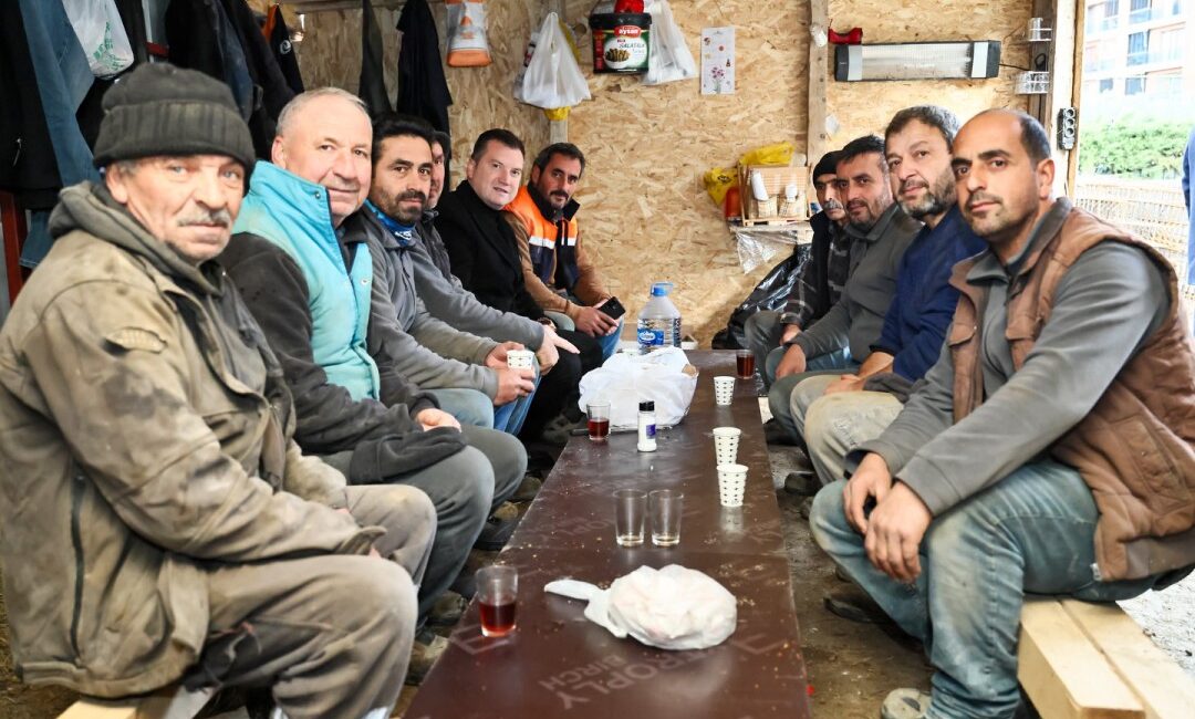 Silivri Belediye Başkanı Bora Balcıoğlu, sabahın erken saatlerinde, ilçenin ilk