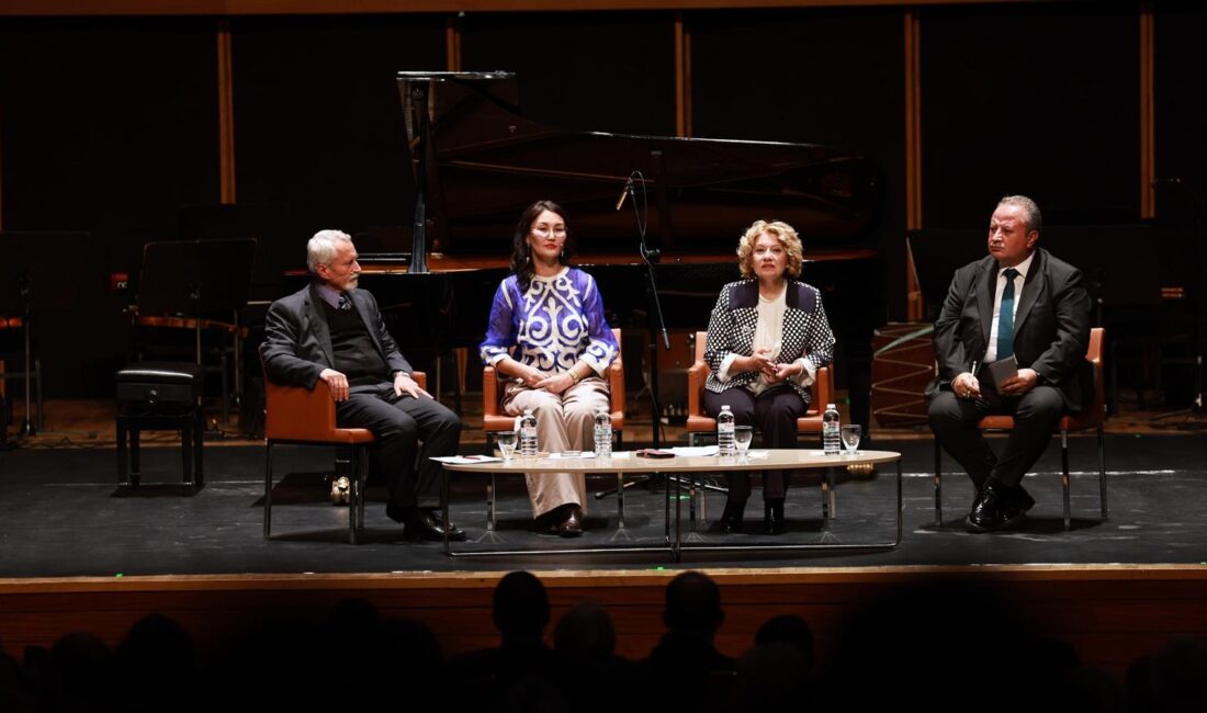 Dünya Türk Dili Ailesi Günü İzmir’de ilk kez düzenlendi UNESCO tarafından bu yıl ilan edilen 15 Aralık “Dünya Türk