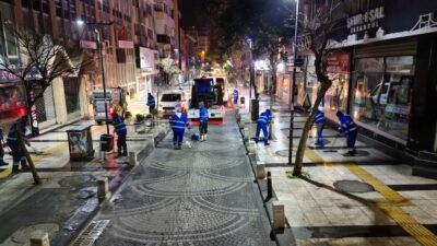 Bandırma Belediyesi, yeni yıl öncesinde kent genelinde kapsamlı bir temizlik