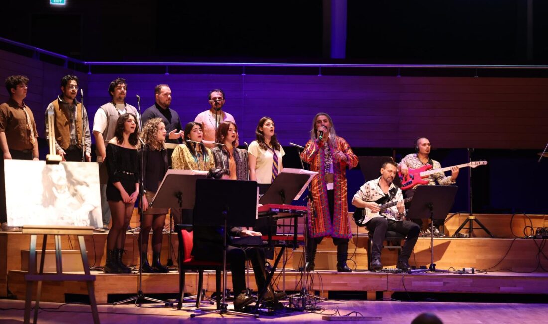 Barış Manço, şarkılarıyla anıldı Usta sanatçı Barış Manço, İzmir Büyükşehir Belediyesi Ahmed Adnan Saygun