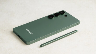 Android’in MagSafe Anı: Galaxy S26 ile Gelen Büyük Yenilik Samsung kullanıcıları, iPhone cephesindeki MagSafe teknolojisinin sunduğu pratikliği uzun süredir