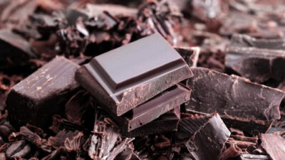 Bitter çikolata, sadece lezzetiyle değil, sağlığa olan potansiyel faydalarıyla da